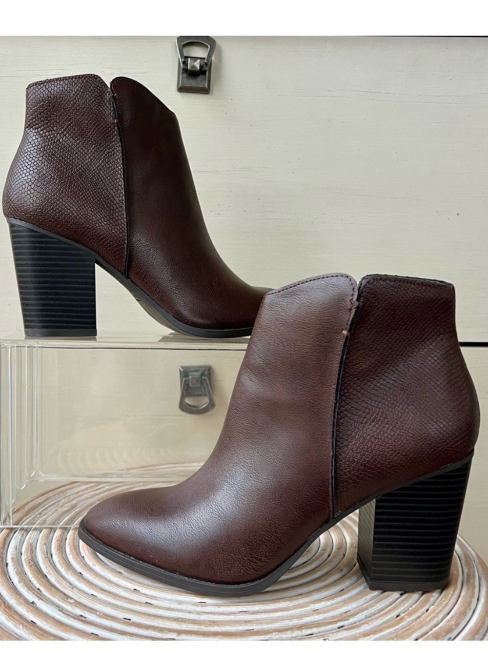 New in box Sun + Stone Graceyy ankle booties brown size 8.5